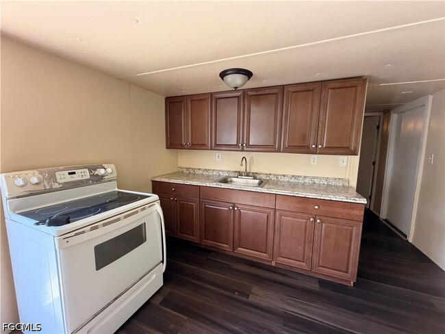 Building Photo - 7962 Breeze Dr