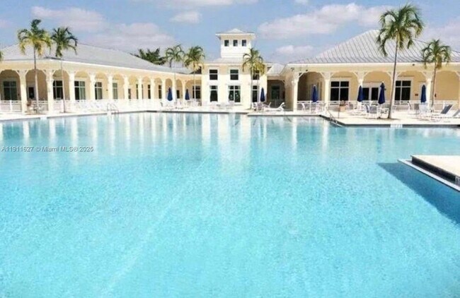 Building Photo - 364 NE 25th Pl