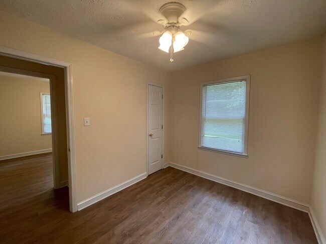 Building Photo - PRE-LEASING FOR JULY 22ND 2026!