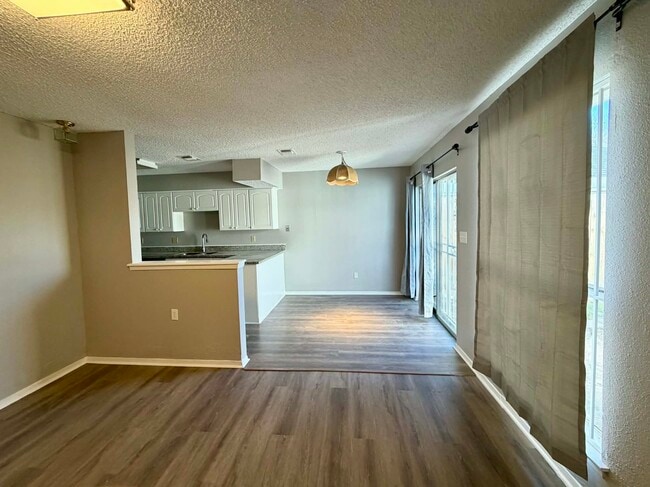 Building Photo - 6534 Briar Glade Dr