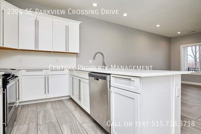 Building Photo - 2304 SE Parkview Crossing Dr