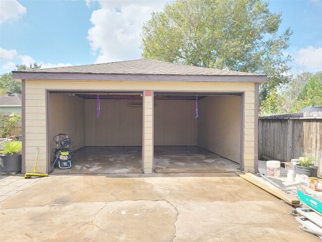Building Photo - 12519 Hunting Brook Dr