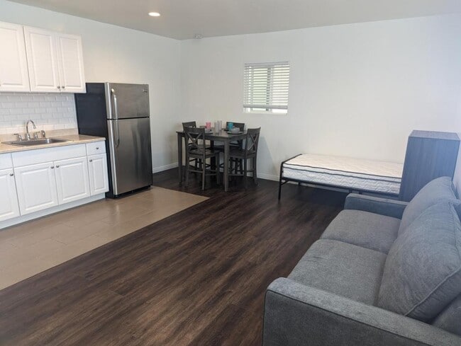 Primary Photo - 993 Rosecrans St