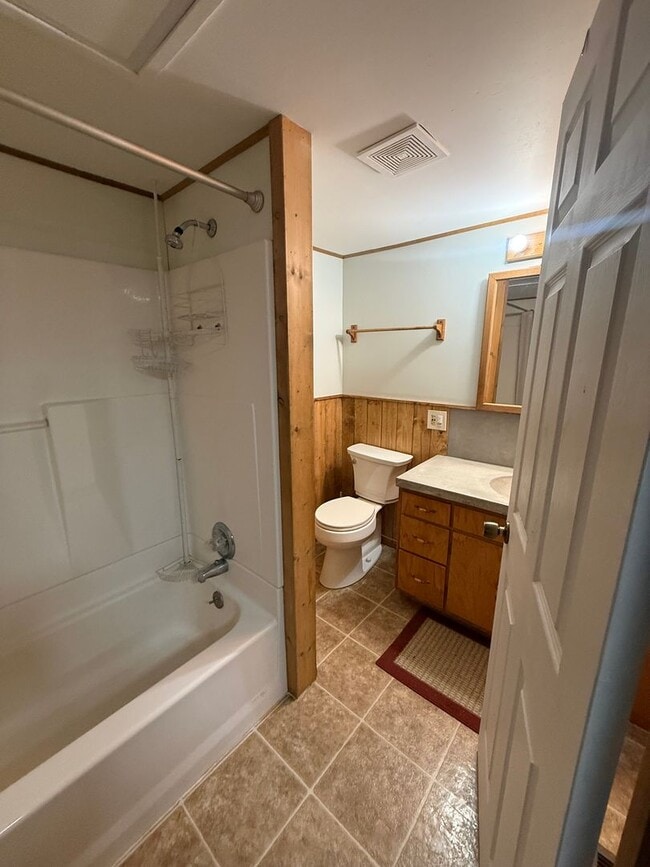 Building Photo - Spacious 3-Bedroom, 2-Bath Home, 2 Car Garage, Just Outside of Town – Pets Welcome!