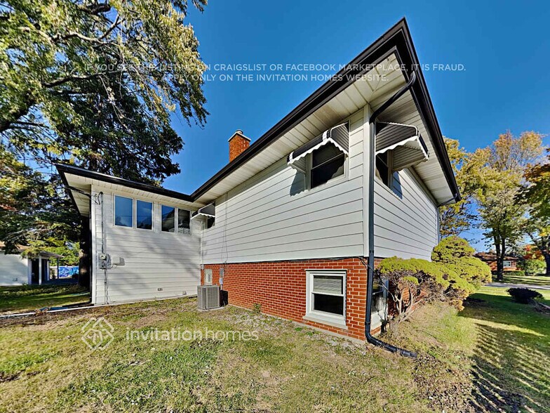 Building Photo - 404 S Crestwood Ln
