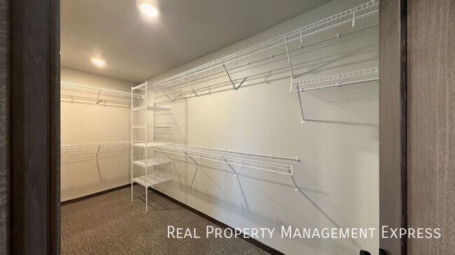 Building Photo - Modern 3-Bedroom Home with Convenience & Style in Harrisburg, SD