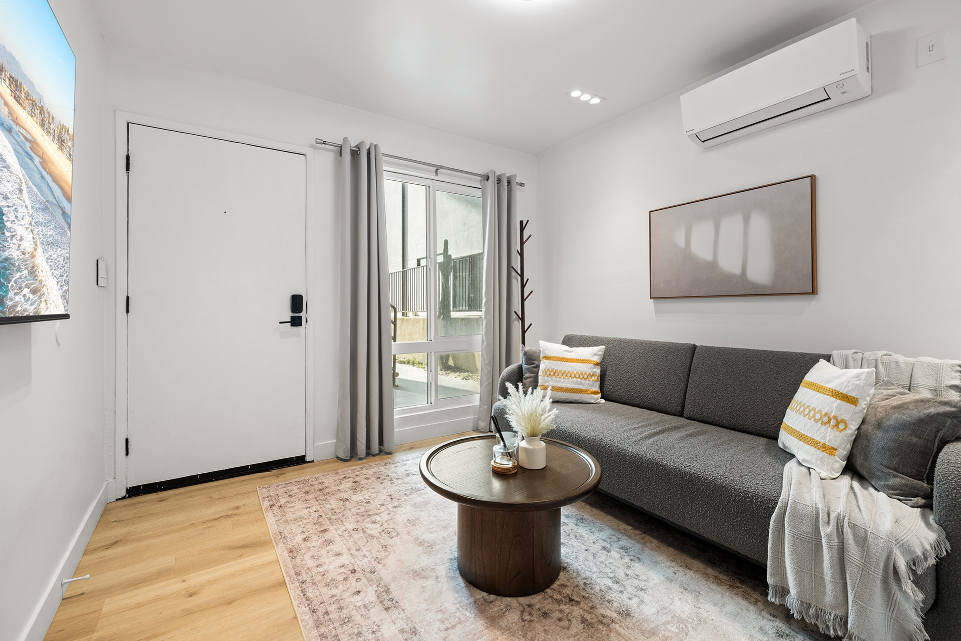 Building Photo - 2207 Ocean Front Walk