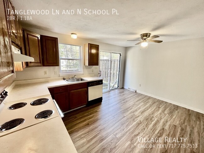 Building Photo - Spacious 2-BR Townhome in Dallastown Schoo...