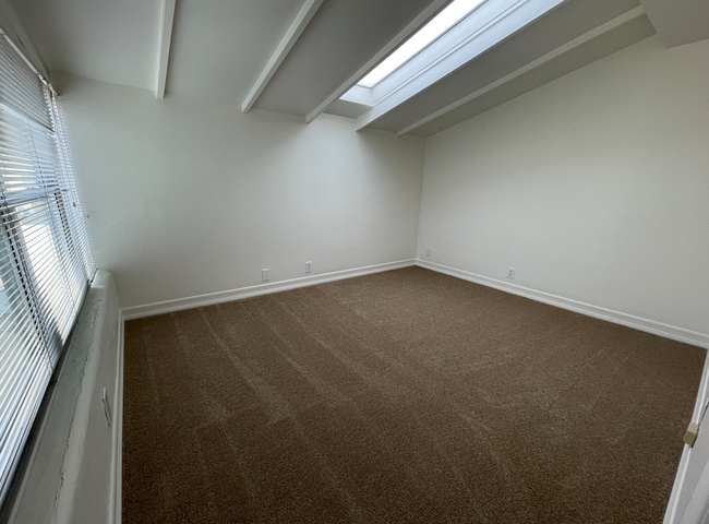 Building Photo - 454 Olive St