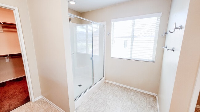 Building Photo - 34213 Parkside Dr