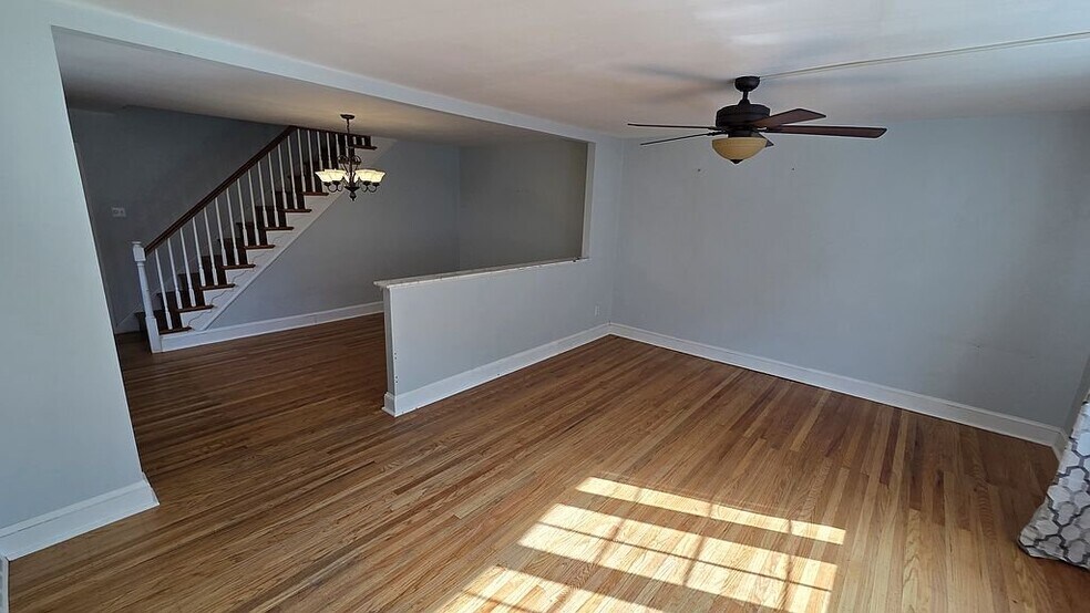 Building Photo - 746 Cinnaminson St