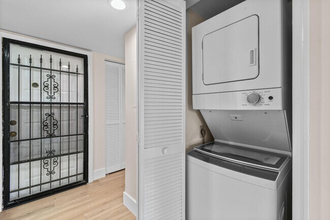 Building Photo - 2233 NW 22nd Ave