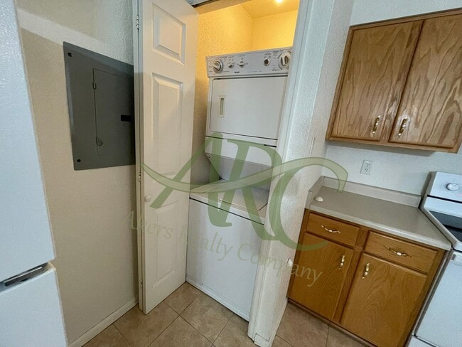Building Photo - 2730 Poplar St