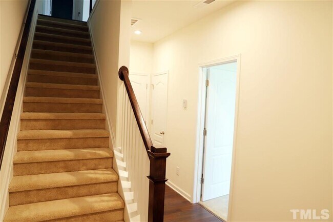 Building Photo - 315 King Closer Dr