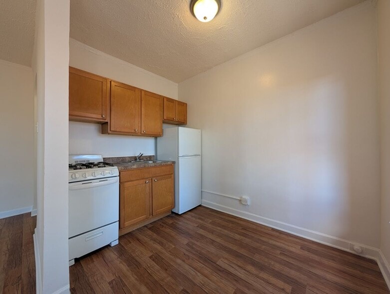 Building Photo - 5417 N Kenmore Ave