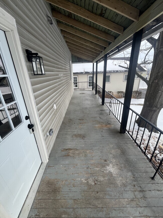 Building Photo - 303 W Main St