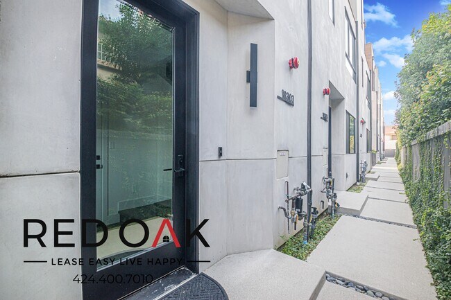 Building Photo - 18303 Oakbury Cir