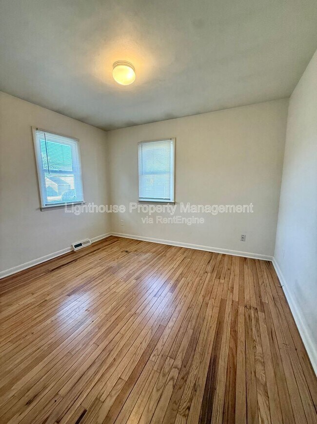 Building Photo - 2108 Woodbine Ave