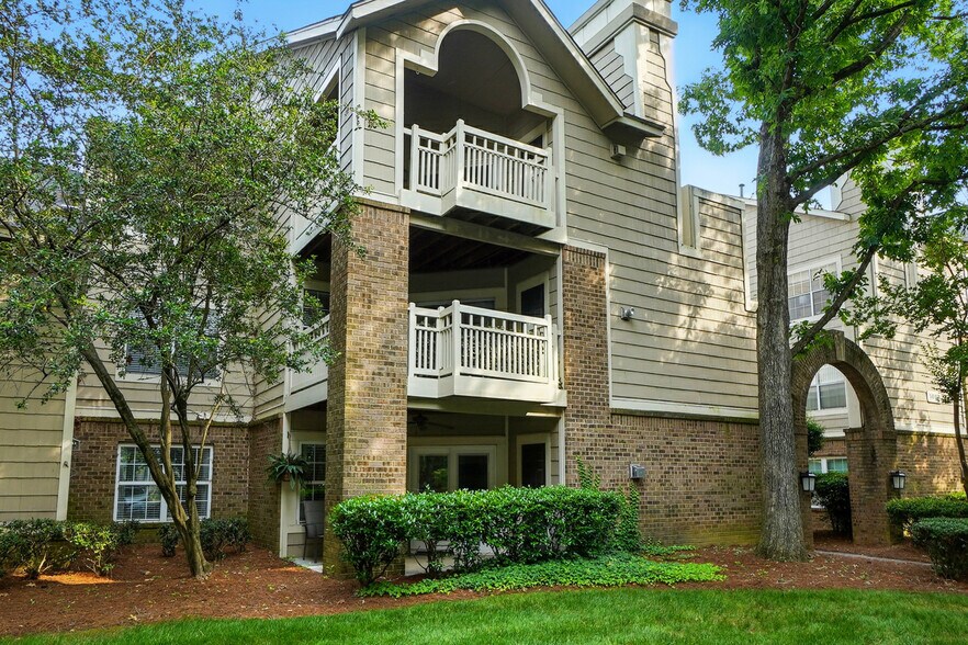 Building Photo - 5007 Sharon Rd