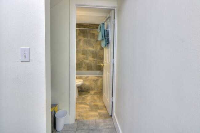 Building Photo - Basement Apartment Near Springville Canyon
