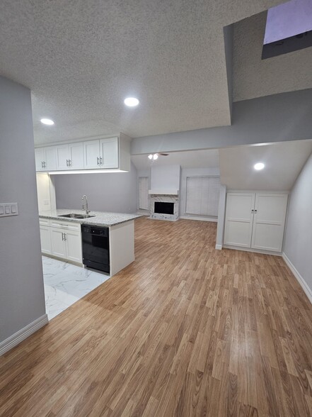 Building Photo - 6601 Sands Point Dr