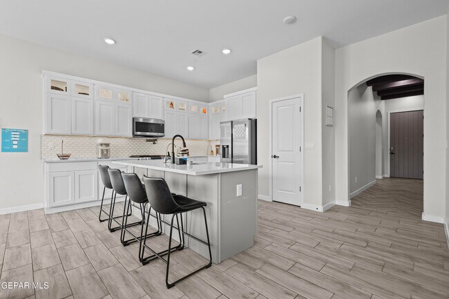 Building Photo - 12646 Amesbury