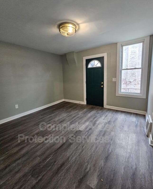 Building Photo - 917 W 144th St