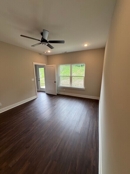 Building Photo - 4683 Heiskell Dr