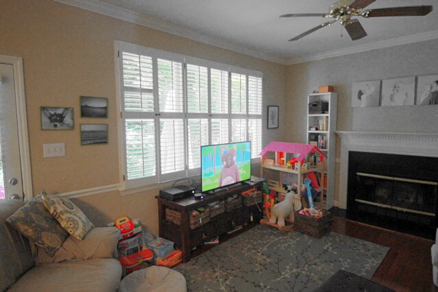 Building Photo - Charming 3 Bedroom Colonial Home only 10 Minutes from Duke!