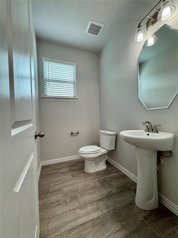 Building Photo - 910 Rosebud Trl