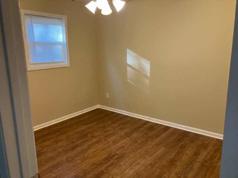 Building Photo - 800 Deer Haven Ct