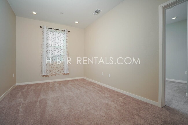 Building Photo - 1038 Osprey Dr