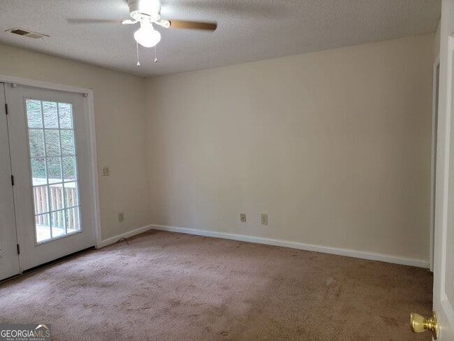 Building Photo - 104 Denhaven Dr