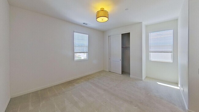 Building Photo - Los Carneros townhouse 3 Bed / 2.5 Bath – ...