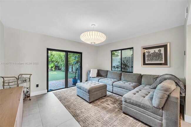 Building Photo - 2965 SW 25th Ter