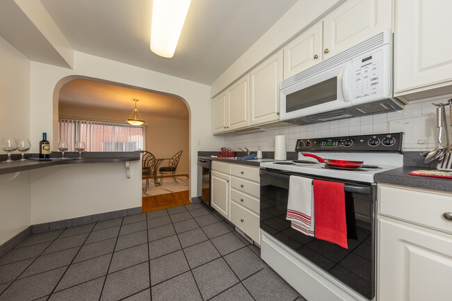 Building Photo - Uptown Shaker- Spacious 2 Bedroom Units