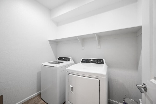 Building Photo - 12406 W Northview Ave