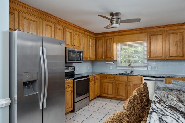 Building Photo - 320 Mendenhall Dr