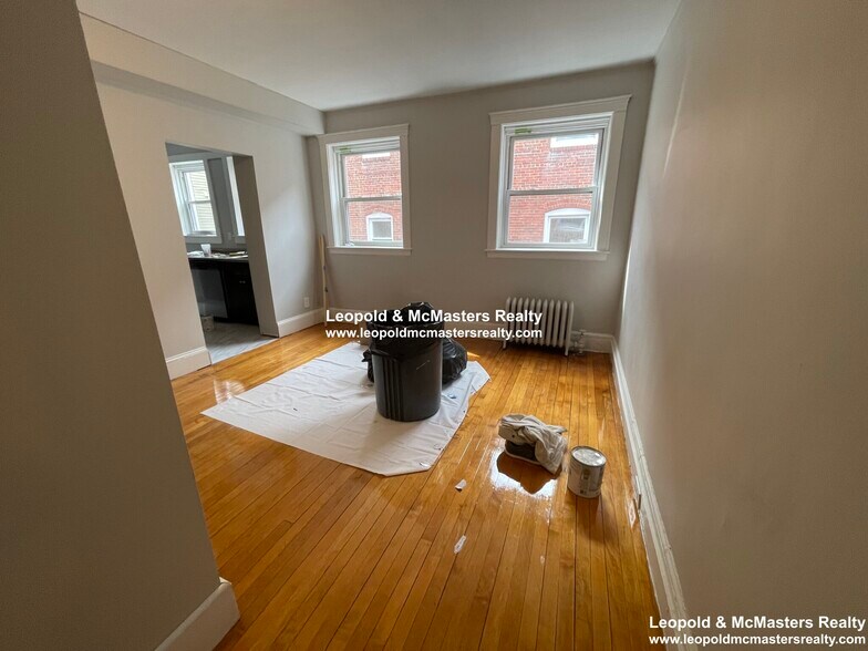 Building Photo - 142 Davis Ave