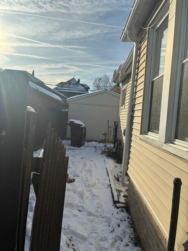 Building Photo - 2721 Woodbridge Ave