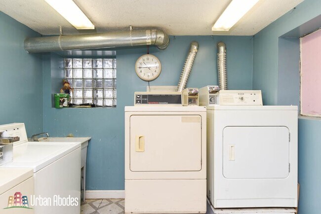 Building Photo - 2819 W Shakespeare Ave