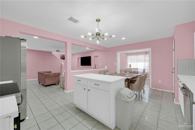 Building Photo - 32 Robin Ave