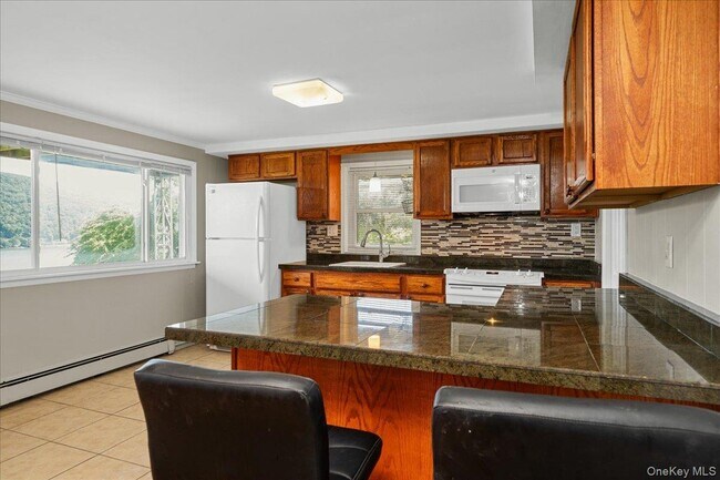 Building Photo - 14 Hemlock Hill