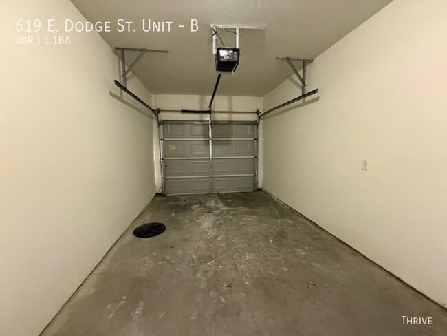 Building Photo - 619 E Dodge St