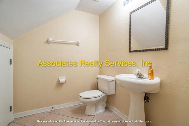 Building Photo - GREAT LOCATION-  3 Bedroom- LOOK!