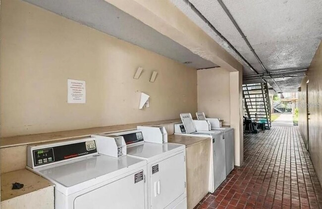 Building Photo - 7900 S Orange Blossom Trail