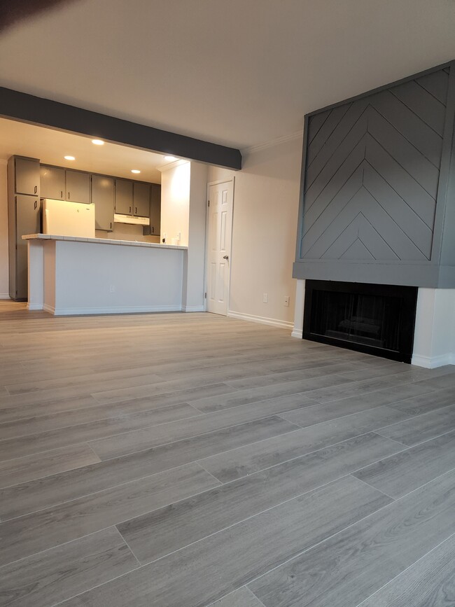 Building Photo - 9229 Village Glen Dr