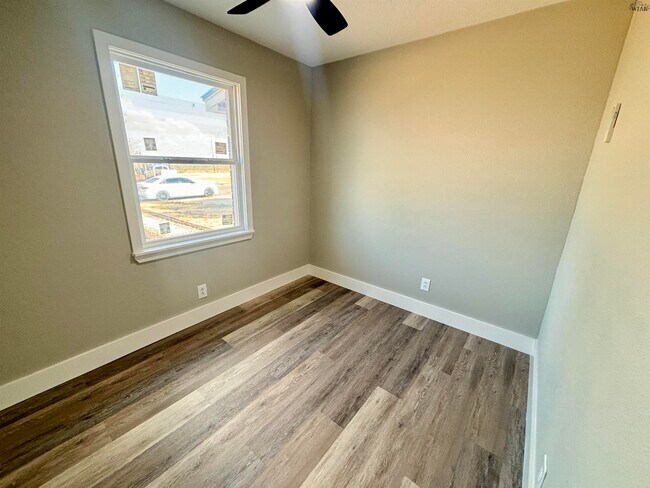 Building Photo - 305 S Louisiana Ct