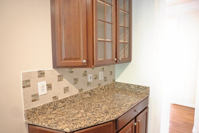 Butler's Pantry #2 - 18 Sharpstead Ln