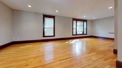 Building Photo - 5 Bedroom House Close to U of M Campus!